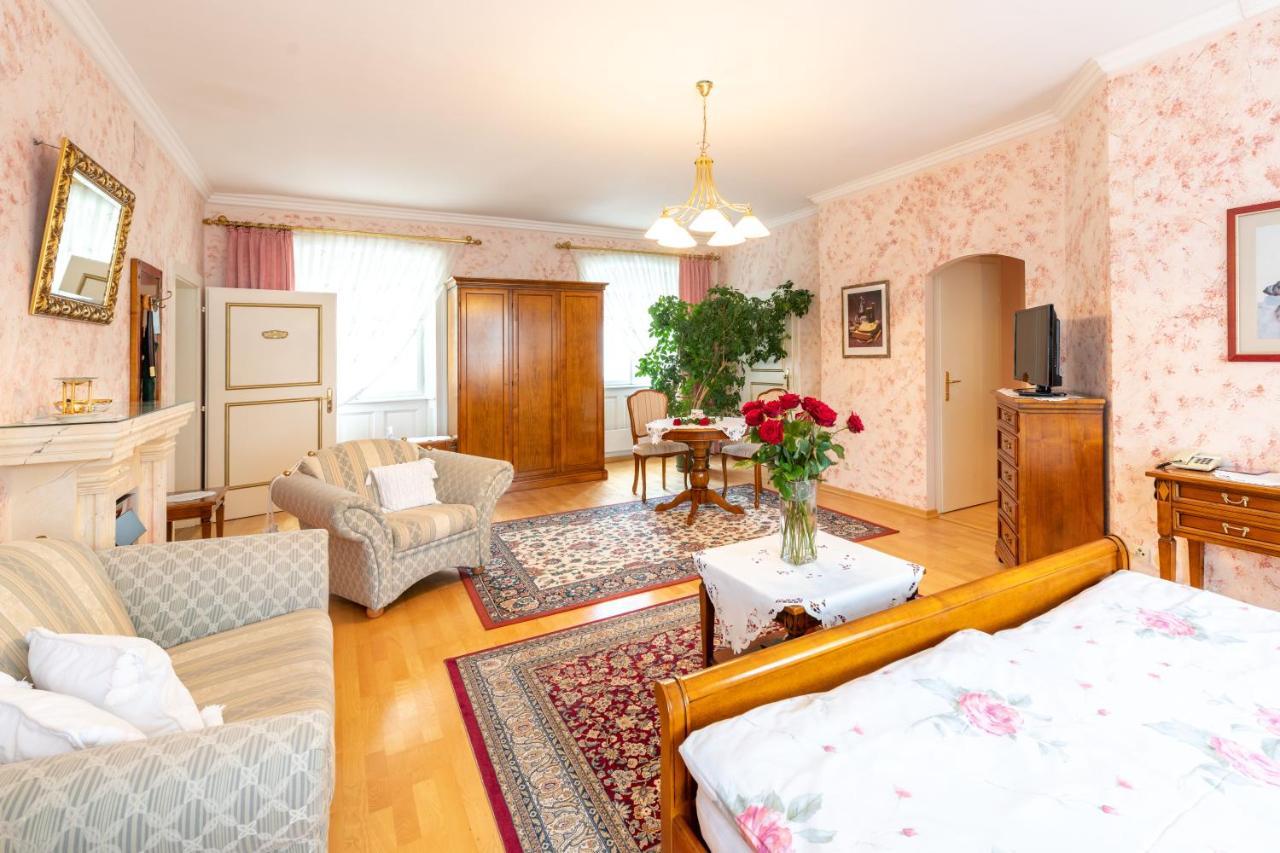 Schlosshotel Rosenau Superior Schloss Rosenau Bagian luar foto